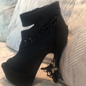Unique Liliana Peep Toe Shoes